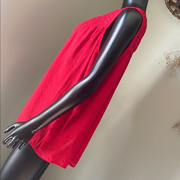 Cato Red Sleeveless Blouse with Lace Detail - Picture 6 of 12